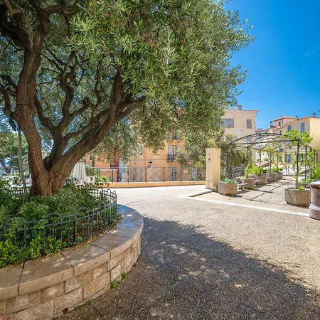 Le Jardin Des Muses -parking Prive - Centre-ville - Bord De Appartement